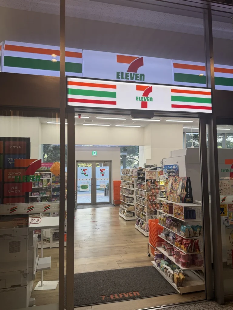 セブン-イレブンの店舗入口