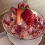 横浜ストロベリーパークのカフェの自家製削りいちご