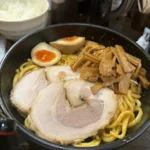麺処 花田 池袋店の辛つけ麺の麺（チャーシュー・味玉・メンマのせ）